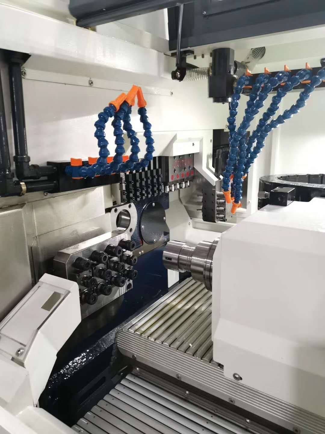 If you've ever requested quotes from multiple online CNC machining suppliers, you might have encountered some confusing issues: drastic price variations for the same part. One supplier might quote $500, another $150, and a third a whopping $2,000. What ex